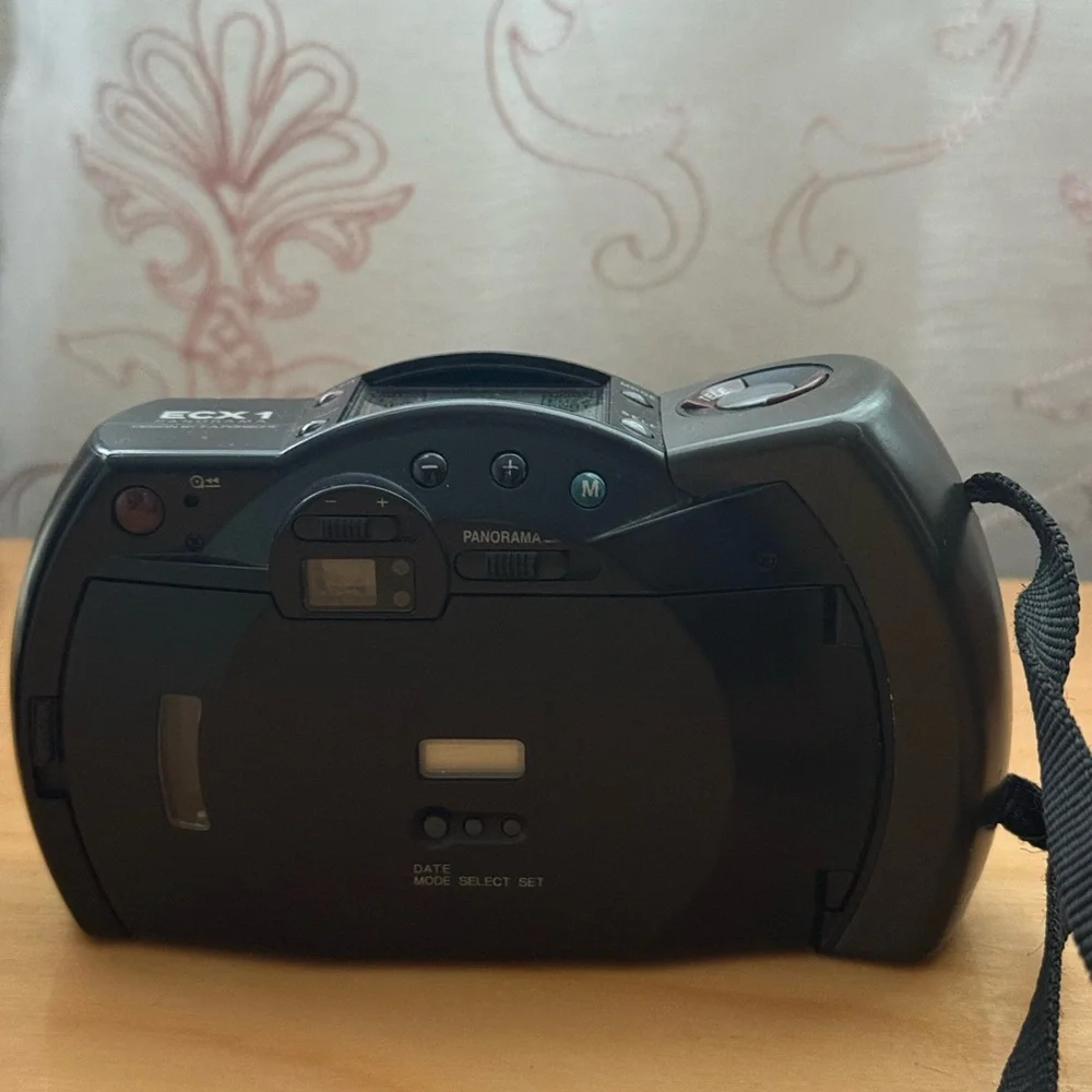 Samsung Black Film Point-and-Shoot Camera with Zoom Lens